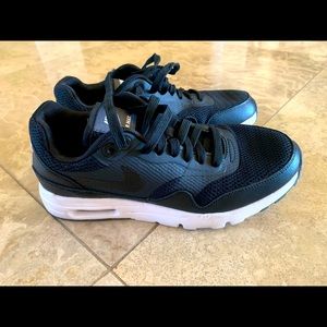 Womens Nike Air Max size 6